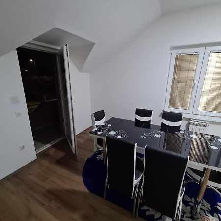 Apartmani Mladenovic Kijevo Esterno foto