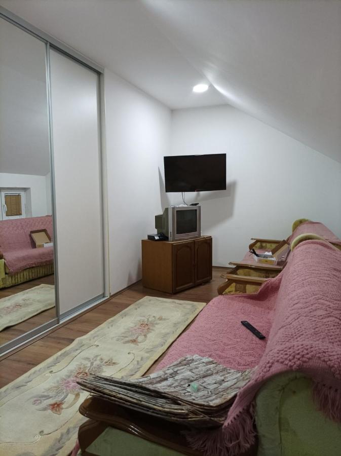 Apartmani Mladenovic Kijevo Esterno foto