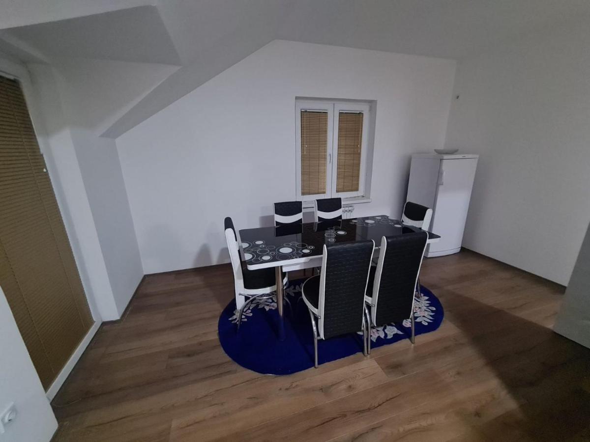 Apartmani Mladenovic Kijevo Esterno foto