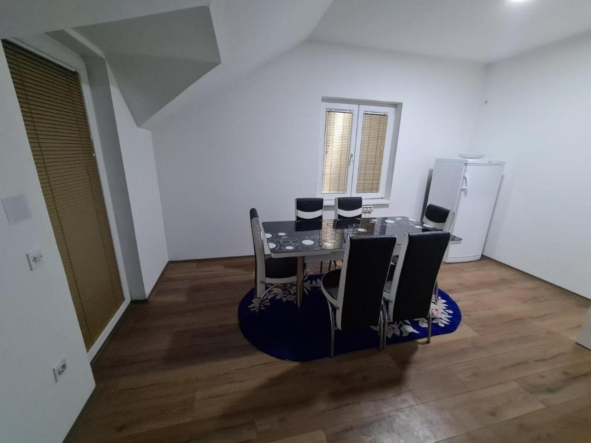 Apartmani Mladenovic Kijevo Esterno foto