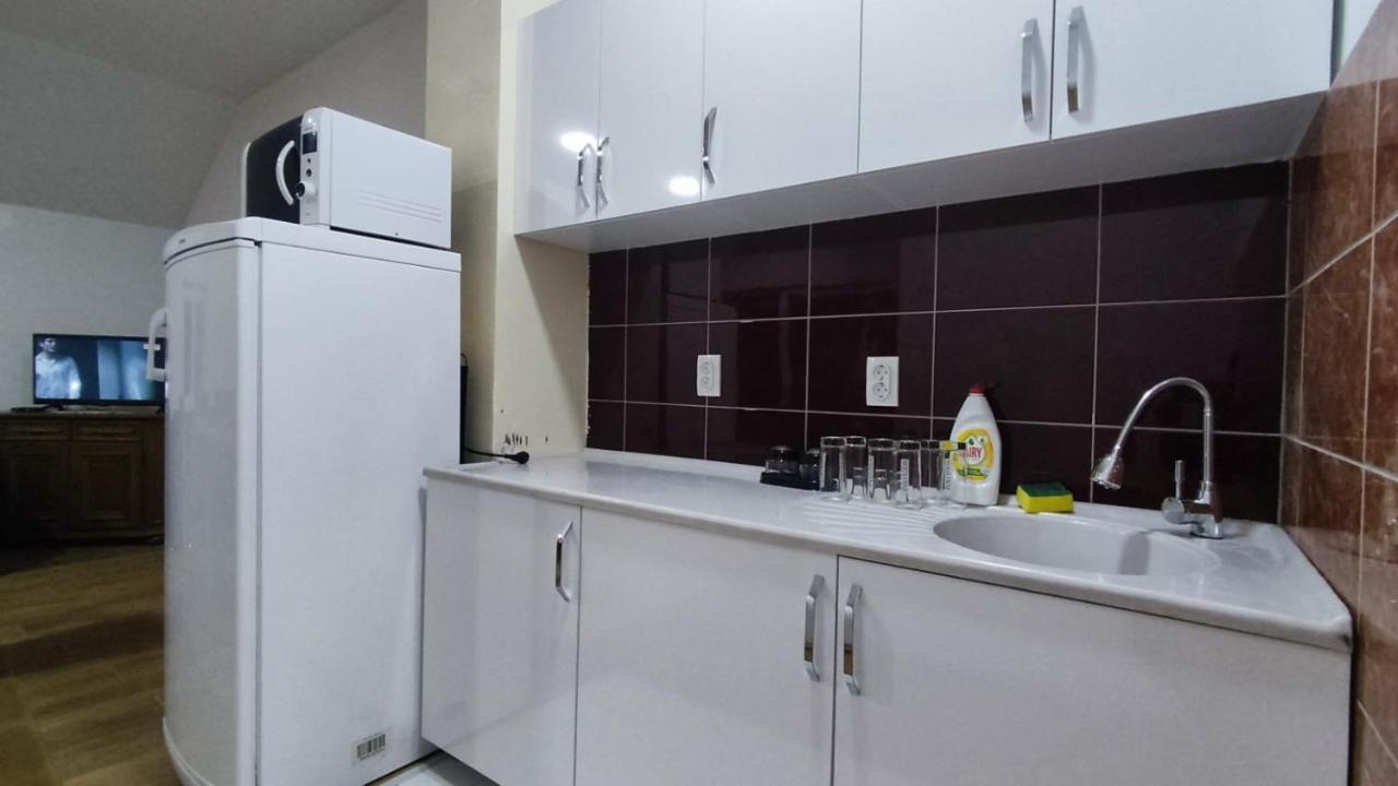Apartmani Mladenovic Kijevo Esterno foto