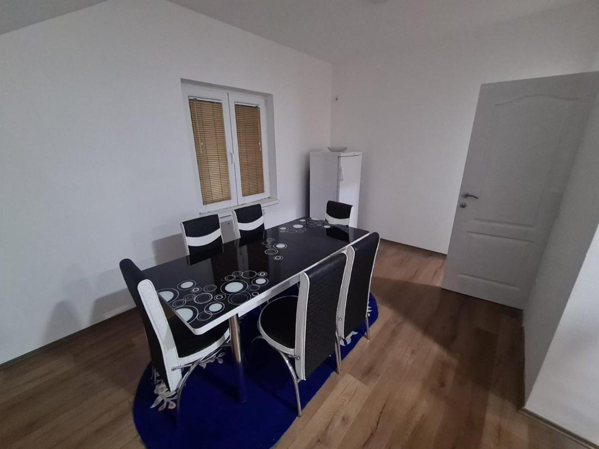 Apartmani Mladenovic Kijevo Esterno foto