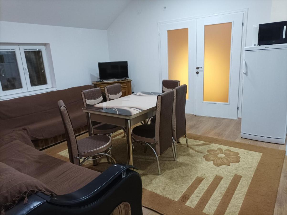 Apartmani Mladenovic Kijevo Esterno foto