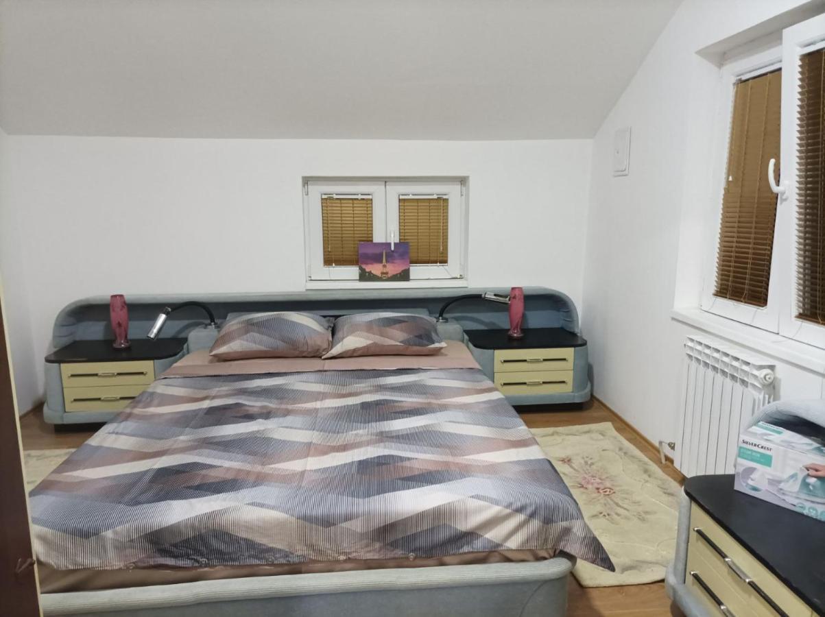 Apartmani Mladenovic Kijevo Esterno foto